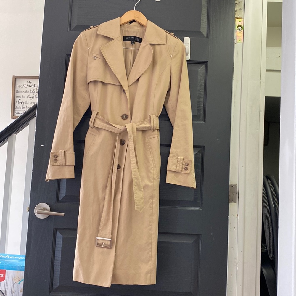 Kenneth Cole raincoat, size medium, excellent condition